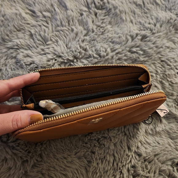 Victoria's Secret Cream Wallet FINAL PRICE 🤎 - Picture 4 of 4